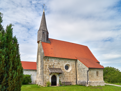 Katholische Filialkirche St. Johannes und Paulus Pildenau-Ering Ansicht von Südwesten