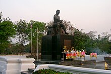 Statue of King Naresuan the Great at Naresuan University King Naresuan Statue in Phitsanulok.jpg