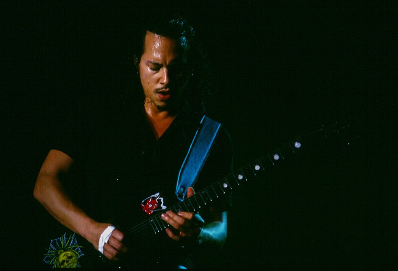 File:Kirk Hammett playing.jpg