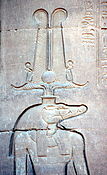 Veggrelieff fra Kom Ombo som viser Sobek med hans solattributter