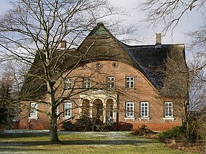 Kreuzhaus mit repräsentativer Fassade in Seester-Kurzenmoor Baujahr 1862