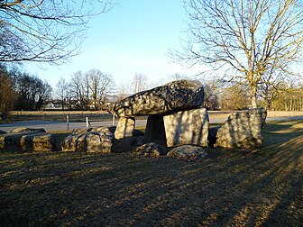 La Piérra-de-les-Fayes a Regniér, en Savouè. (veré dèfenicion 4 320 × 3 240*)