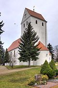 Church with furnishings, churchyard with enclosure wall and memorial for those who fell in World War I.