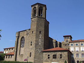 Allier kıyılarından görülen Saint-Gal kilisesi