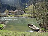 Blick auf das Restaurant Tariche am Doubs südwestlich von Saint-Ursanne