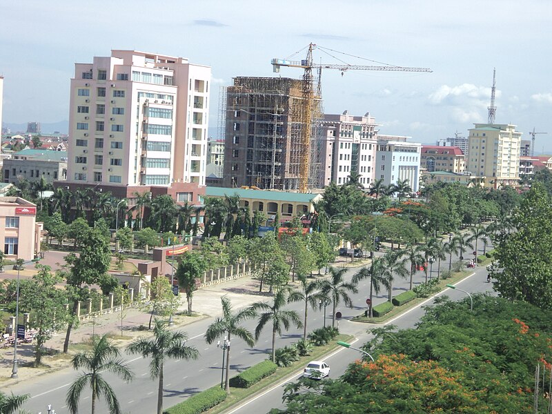 File:Lenin Avenue in Vinh city.jpg