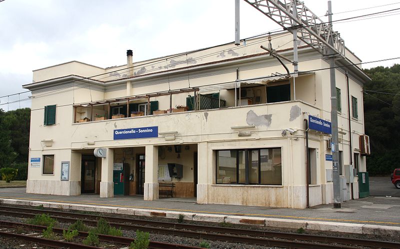 File:Livorno Quercianella train station 03 @chesi.JPG