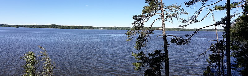 File:Lohjanjärvi seen from Karkalinniemi.jpg