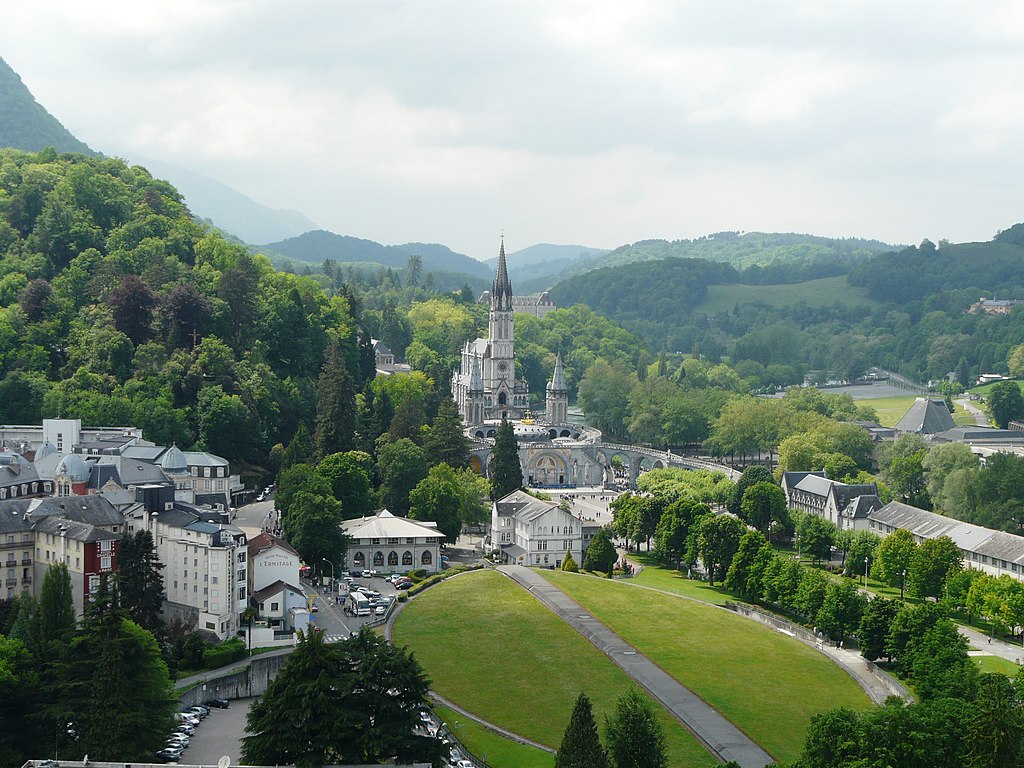 Lourdes basilique vue depuis château (3)