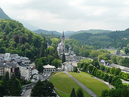 Panoramic view of Lourdes with the Rosary Basilica.