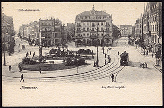 Hotel Vier Jahreszeiten on the Aegidientorplatz, postcard, c. 1900 Ludwig Hemmer PC 0217 Hannover Aegidientorplatz Hildesheimer Strasse Bildseite.jpg