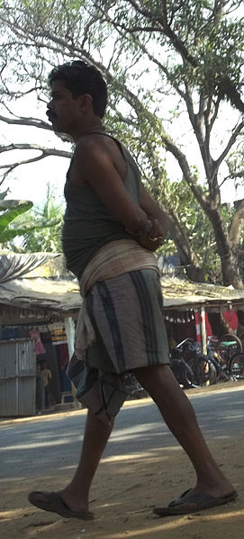 File:Lungi clad man in Baleswar Odisha.JPG