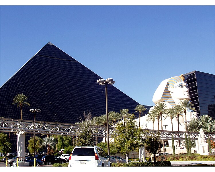 File:Luxor Hotel Las Vegas.jpg