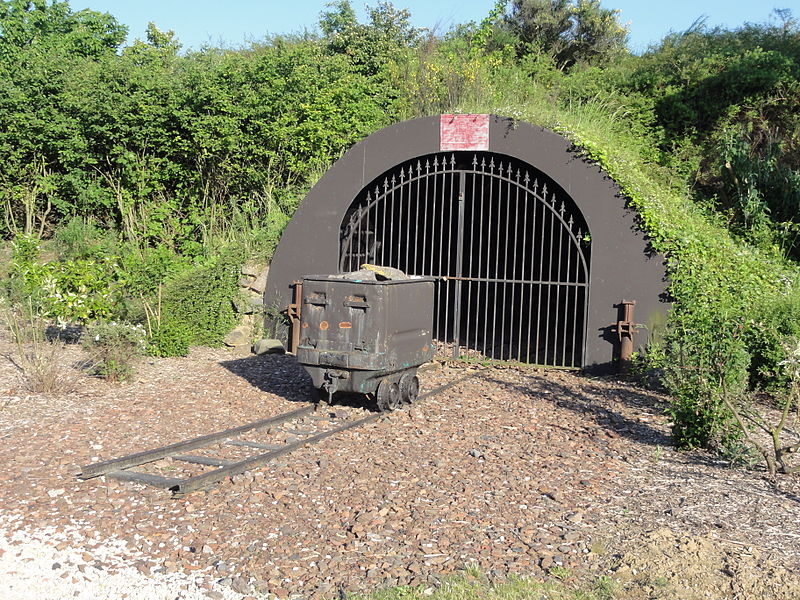 File:Méricourt - Fosse n° 4 - 5 des mines de Drocourt (02).JPG