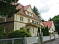 Doppelwohnhaus mit Einfriedung (Einzeldenkmal zu ID-Nr. 09306638)