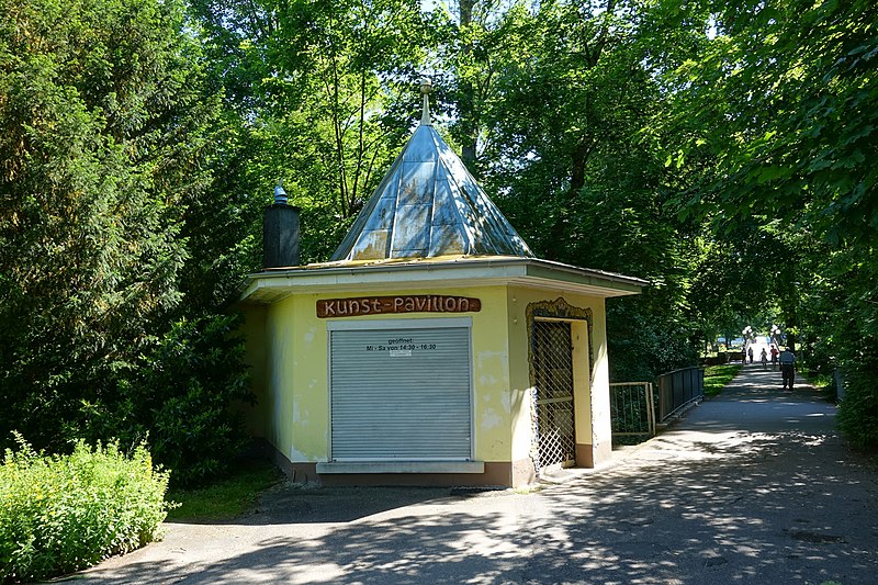 File:MGH-Schlosspark Kiosk-Häuschen.jpg