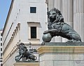 Lions devant le Congrès des députés à Madrid