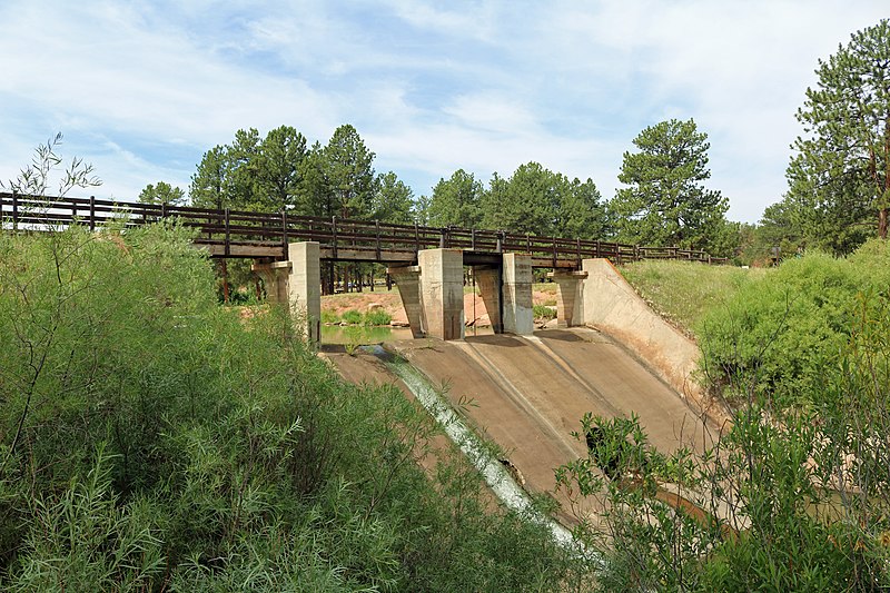 File:Manitou Park Lake Dam.JPG