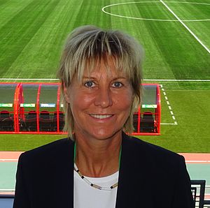 Margret Kratz: Laufbahn als Fußballerin, Laufbahn als Trainerin, Weblinks
