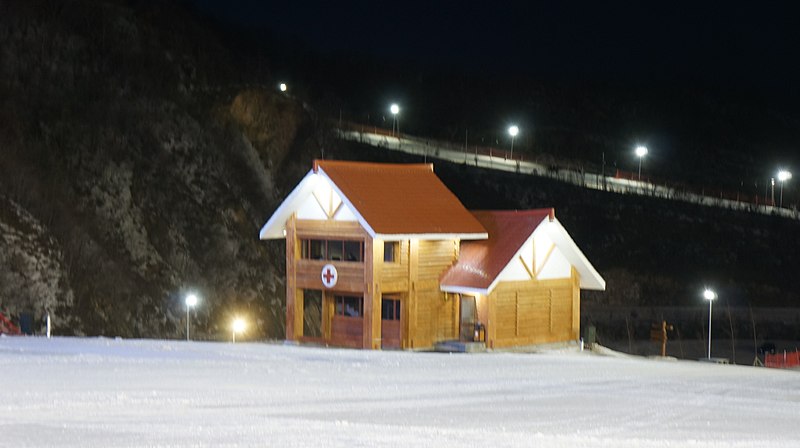 File:Masik Pass Ski Resort in North Korea (11944962924).jpg
