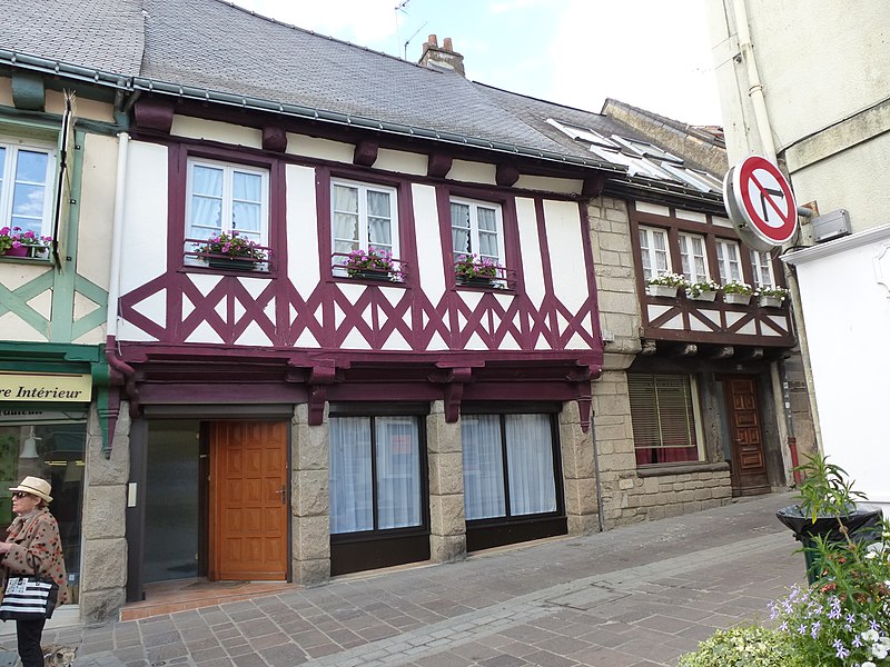 File:Masons moyennageuses rue du fil - panoramio.jpg