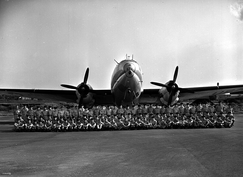 File:Members of 135th Air Resupply Group Maryland ANG 1955.jpg