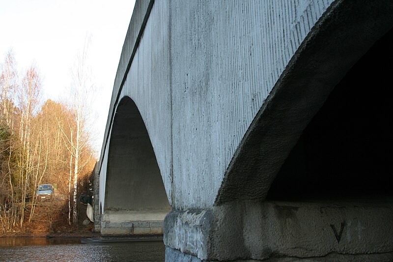 File:Mierola bridge 4.jpg