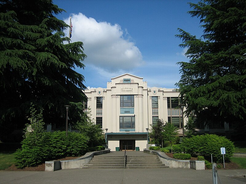 File:Milwaukie High School Front 2.jpg