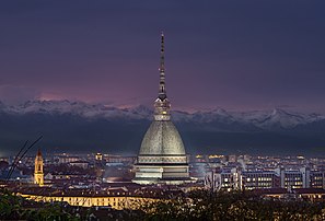 La Mole Antonelliana, siège du musée national du cinéma, à Turin. (définition réelle 4 000 × 2 716)