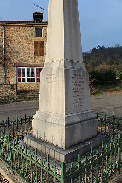 File:Monument morts Château Saône Loire 8.jpg