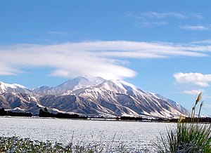 Vue depuis le sud de la chaîne du mont Hutt avec le mont Hutt en arrière-plan