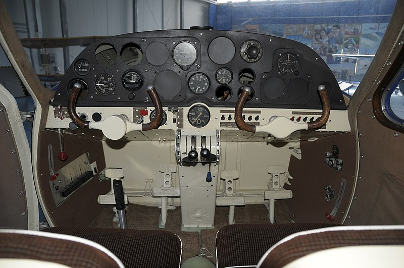 File:Museo dell'Aeronautica Gianni Caproni Saiman 202 cockpit.JPG