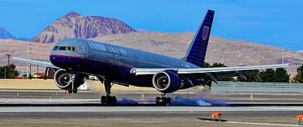 N536UA United Airlines Boeing 757-222.jpg