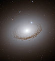 먼지 띠 구조가 있는 NGC 7049. 2009년 4월 8일 게시물.