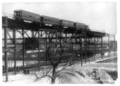 דוגמה למקטע, המהווה חלק ממערך הרכבות העיליות ההיסטורי של ניו יורק. צילום משנת 1896