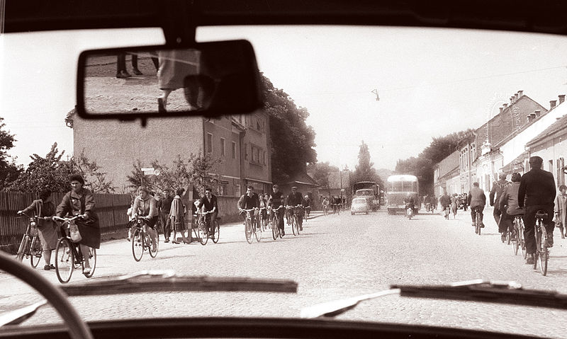 File:Na cesti 2. reda od Maribora proti Zagrebu 1961 (12).jpg