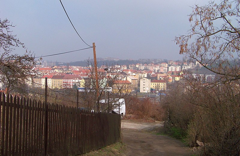 File:Na hájku, pohled na horní Libeň.jpg