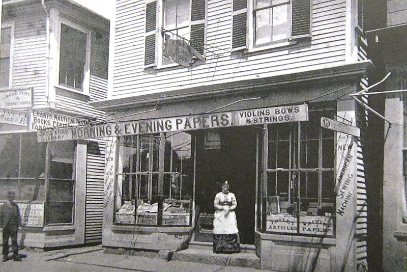 File:No82 MainStreet Gloucester Massachusetts.jpg