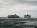 MS «Norröna» forlater Hirtshals samtidig som MS «Bergensfjord» ankommer. Foto: Marius Vassnes