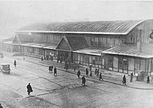 Das provisorische Bahnhofsgebäude an der Ulica Chmielna, Anfang der 1920er Jahre