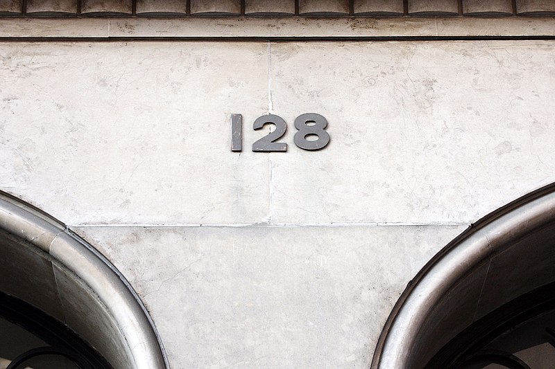 File:Numéro 128, Rue de Vaugirard (Paris).jpg