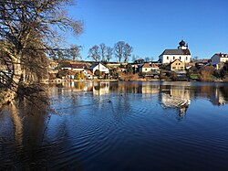 Počepice, rybník Návesník a kostel sv. Jana Křtitele