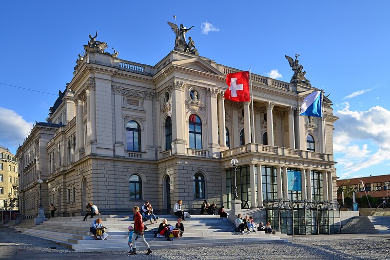 File:Opernhaus - Sechseläutenplatz 2012-09-27 17-53-05.jpg