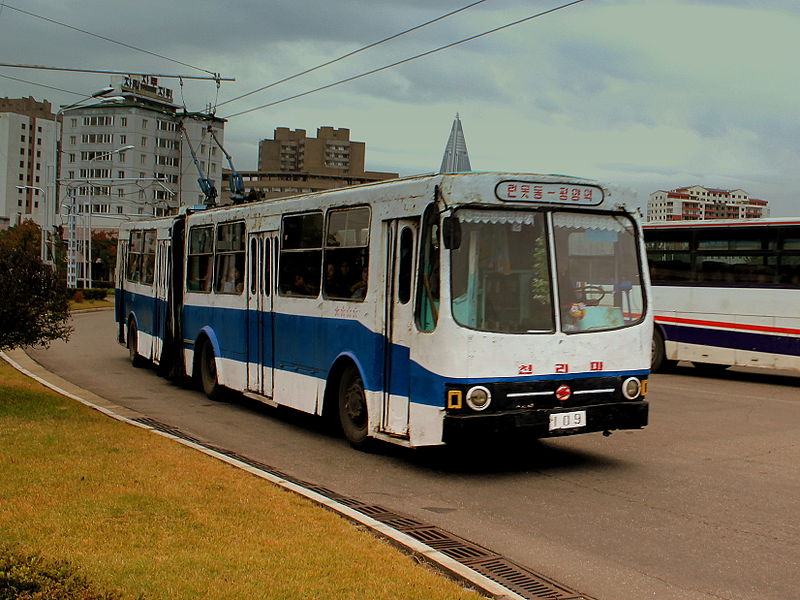 File:PYONGYANG CITY TROLLEY BUS DPR KOREA OCT 2012 (8150626429).jpg