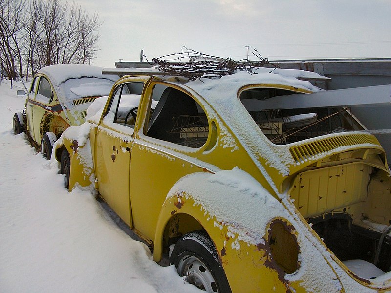 File:Pair of yellow Volkswagen Beetles (4246100567).jpg