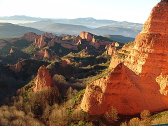 Las Médulas, anciennes mines d’or romaines, dans la province de León (Espagne). (définition réelle 2 592 × 1 944*)