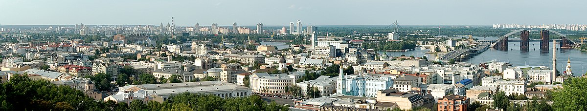 'n Panoramiese uitsig oor Podil, een van Kijif se sentrale woonbuurte.