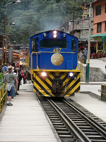 PeruRail train at Machupicchu in May 2007