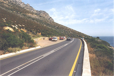 The parking area at Pinnacle, looking south west along the R44 from Gordon’s Bay towards Rooi-els.