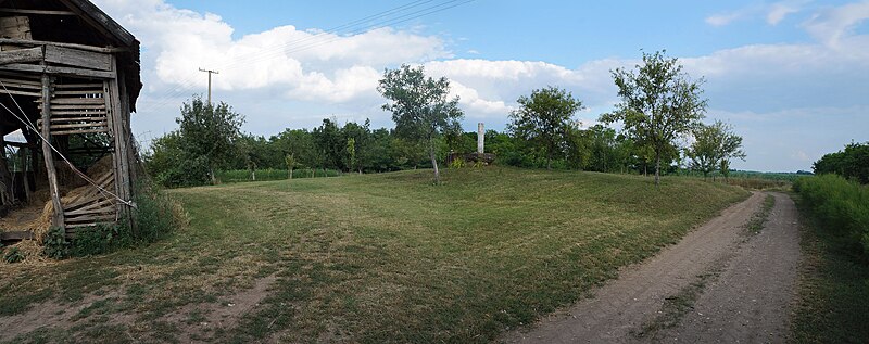 File:Pivar kurgan, Serbia, panoramic other.JPG